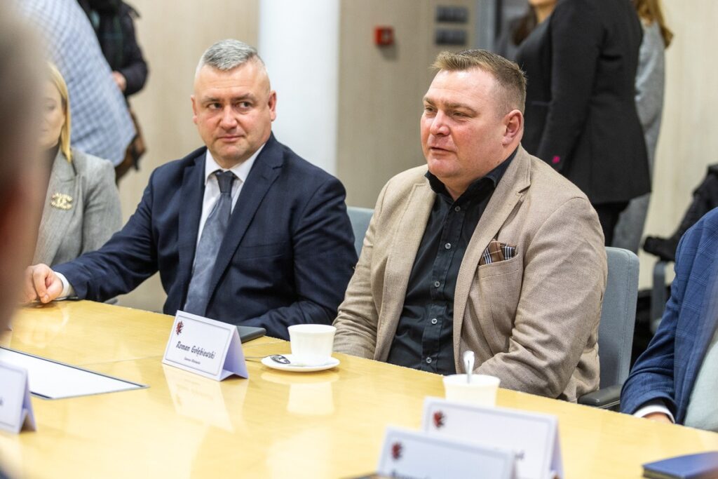 Podpisanie umowy na modernizację DW 269, fot. Szymon Zdziebło/tarantoga.pl dla UMWKP