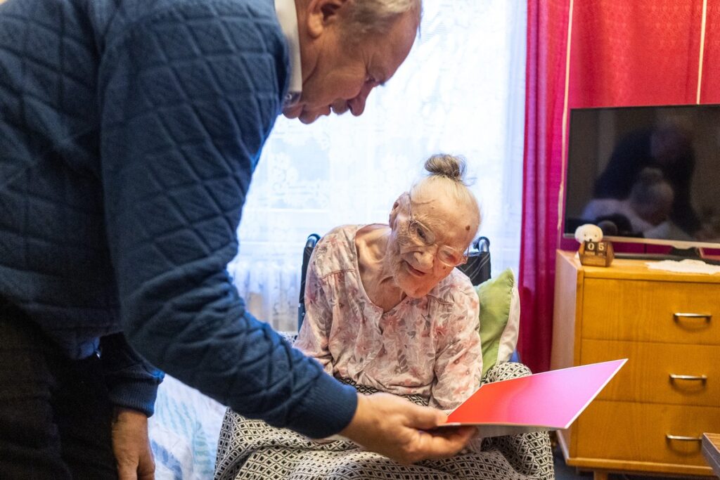 Wręczenie medalu Kazimierze Iwańczenko, fot. Szymon Zdziebło/tarantoga.pl dla UMWKP