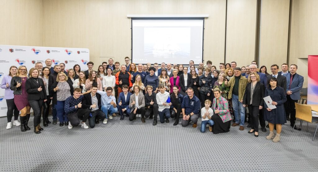 Podsumowanie rejsu żaglowcem STS Pogoria fot. fot. Szymon Zdziebło/tarantoga.pl dla UMWKP