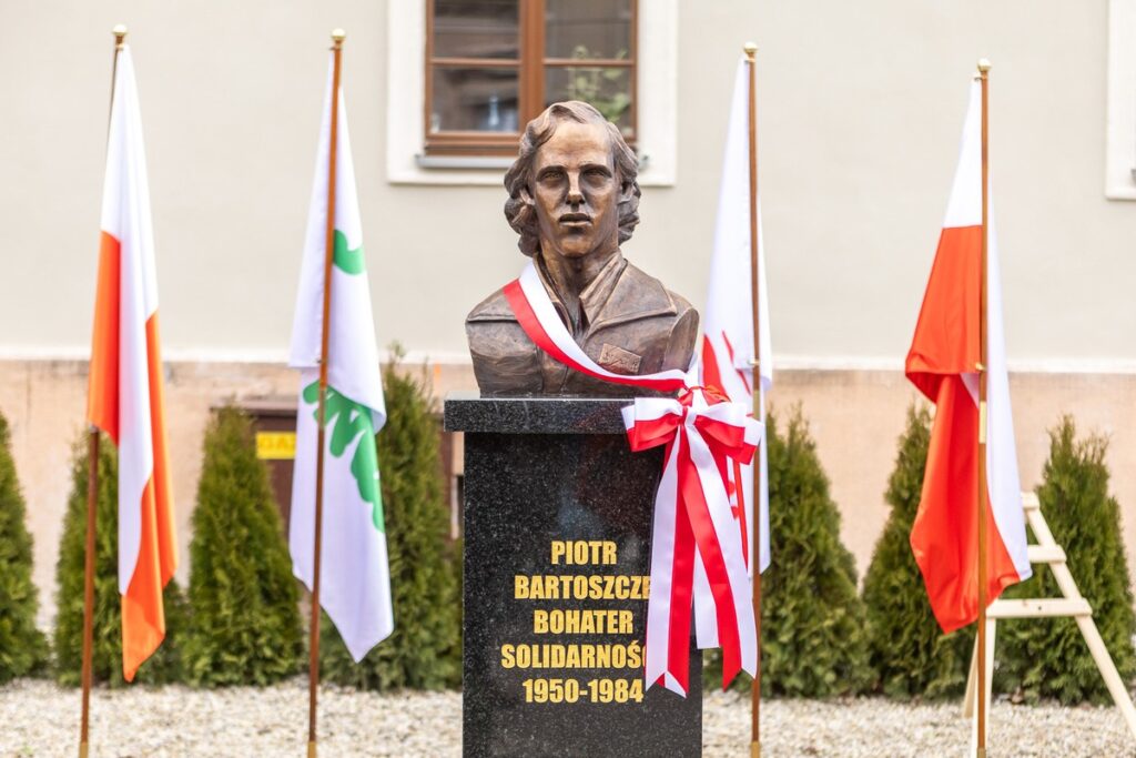 Odsłonięcie pomnika Piotra Bartoszcze fot. fot. Szymon Zdziebło/tarantoga.pl dla UMWKP