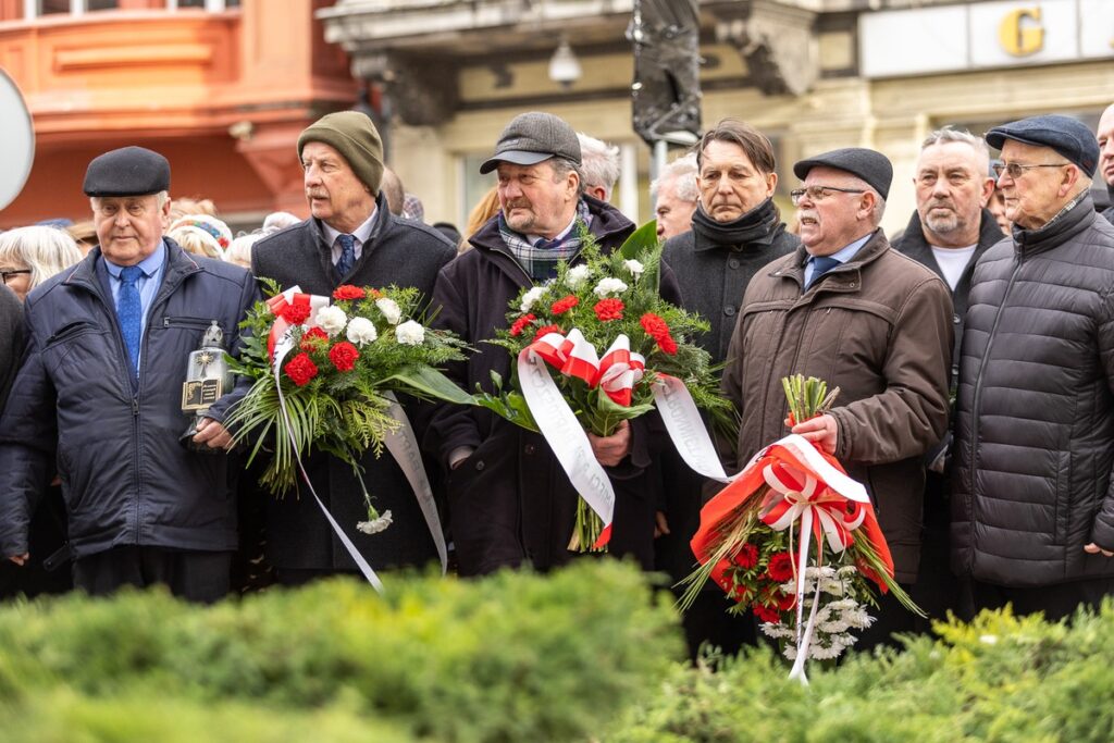Odsłonięcie pomnika Piotra Bartoszcze fot. fot. Szymon Zdziebło/tarantoga.pl dla UMWKP