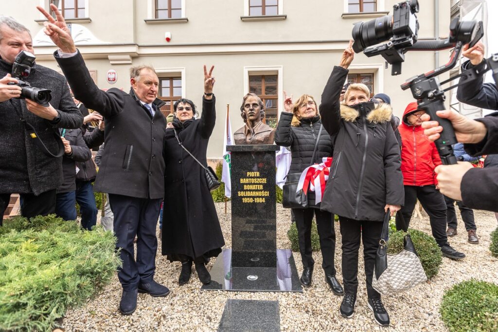 Odsłonięcie pomnika Piotra Bartoszcze fot. fot. Szymon Zdziebło/tarantoga.pl dla UMWKP