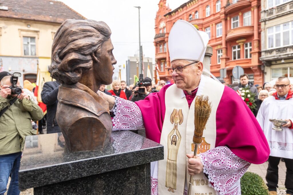 Odsłonięcie pomnika Piotra Bartoszcze fot. fot. Szymon Zdziebło/tarantoga.pl dla UMWKP