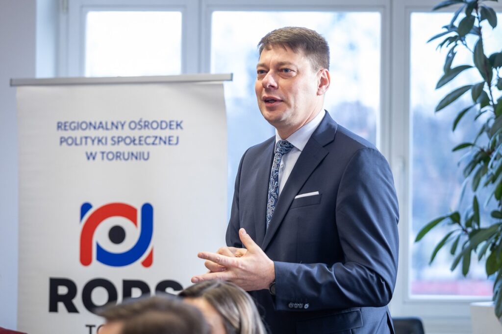 Regionalne Centrum Wsparcia i Aktywizacji, umowa z wykonawcą robót, fot. Szymon Zdzieblo/tarantoga.pl dla UMWKP