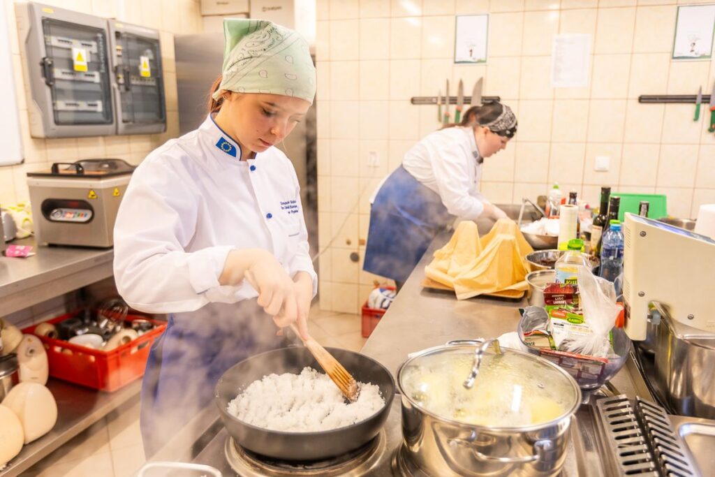 Walentynkowe warsztaty w Grubnie, fot. Szymon Zdziebło/tarantoga.pl dla UMWKP