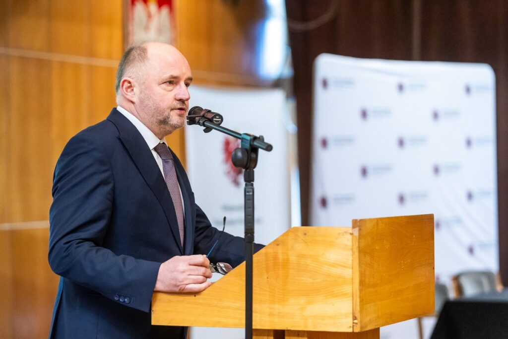 Spotkanie z rolnikami i samorządowcami w Przysieku, fot. Szymon Zdziebło/tarantoga.pl dla UMWKP