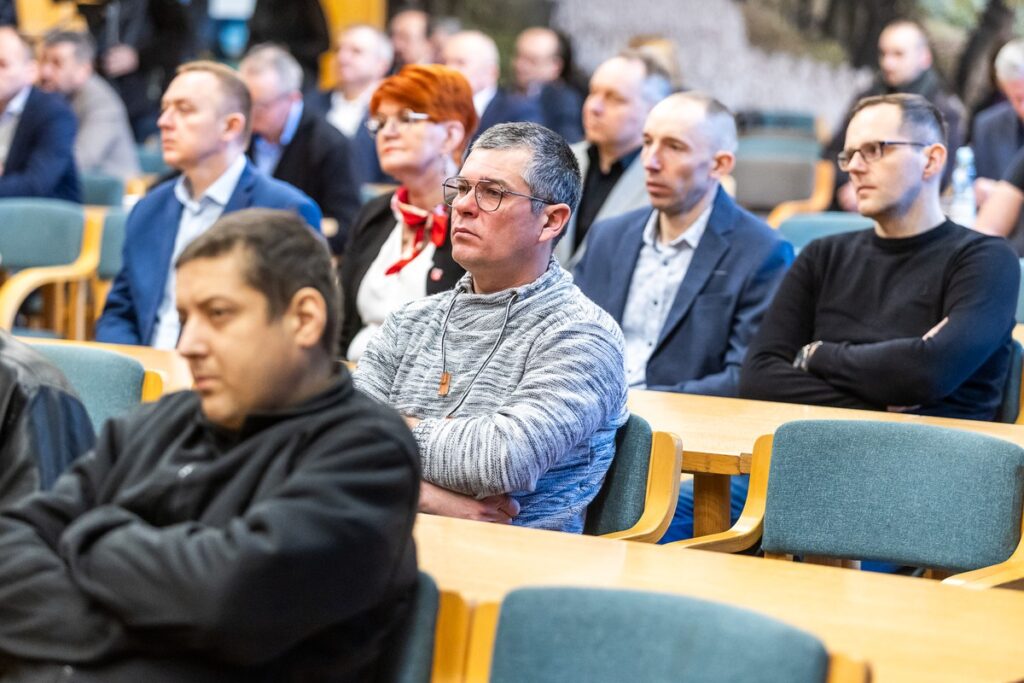 Spotkanie z rolnikami i samorządowcami w Przysieku, fot. Szymon Zdziebło/tarantoga.pl dla UMWKP