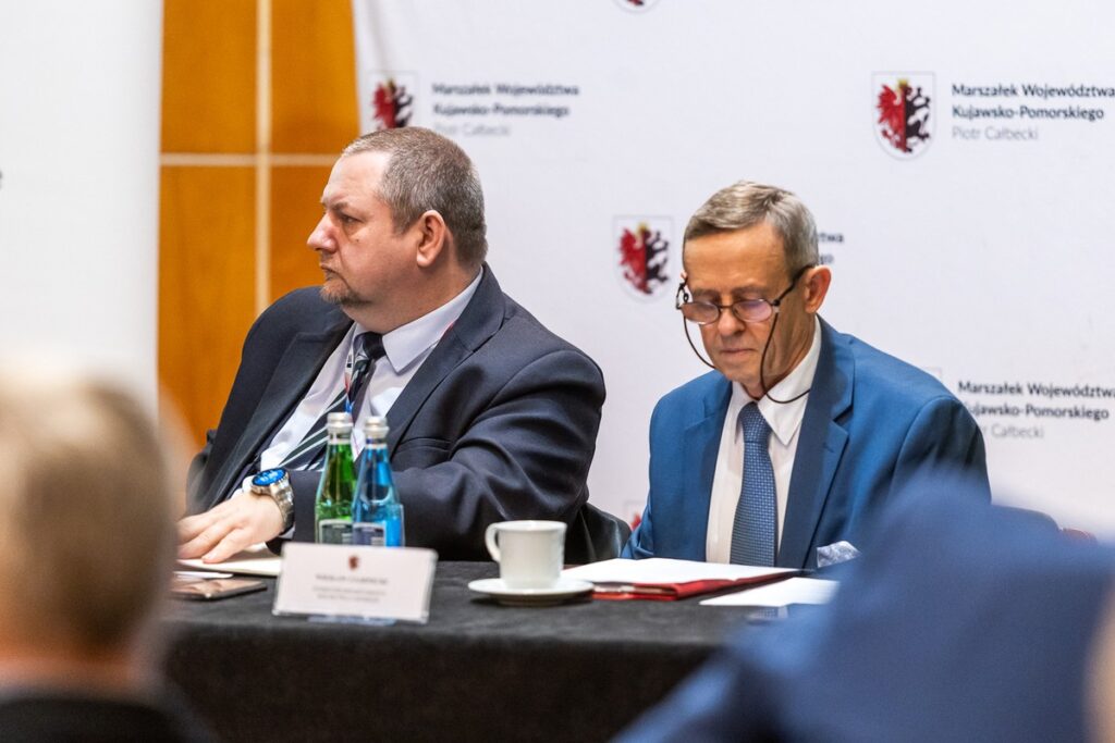 Spotkanie z rolnikami i samorządowcami w Przysieku, fot. Szymon Zdziebło/tarantoga.pl dla UMWKP