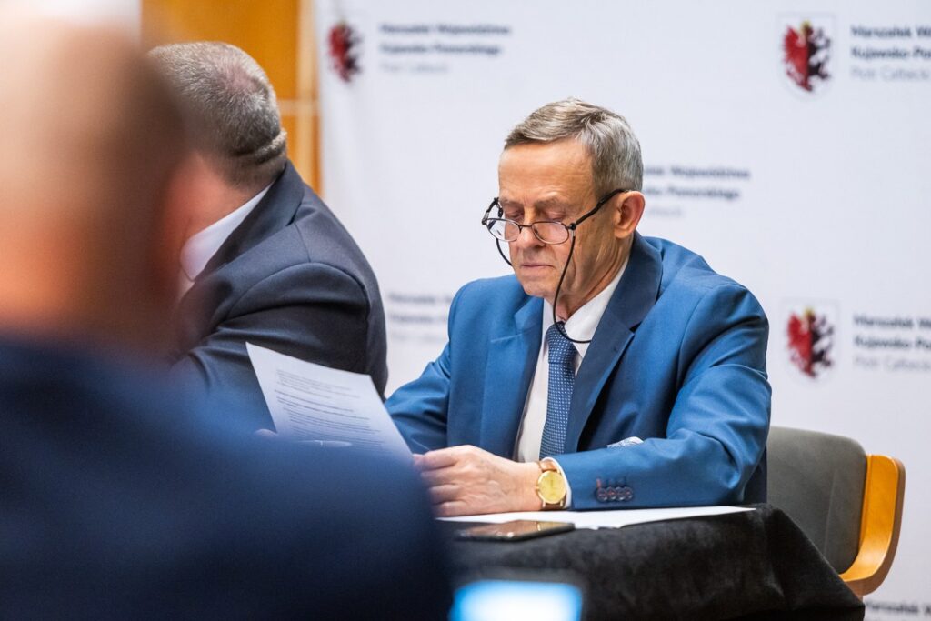 Spotkanie z rolnikami i samorządowcami w Przysieku, fot. Szymon Zdziebło/tarantoga.pl dla UMWKP