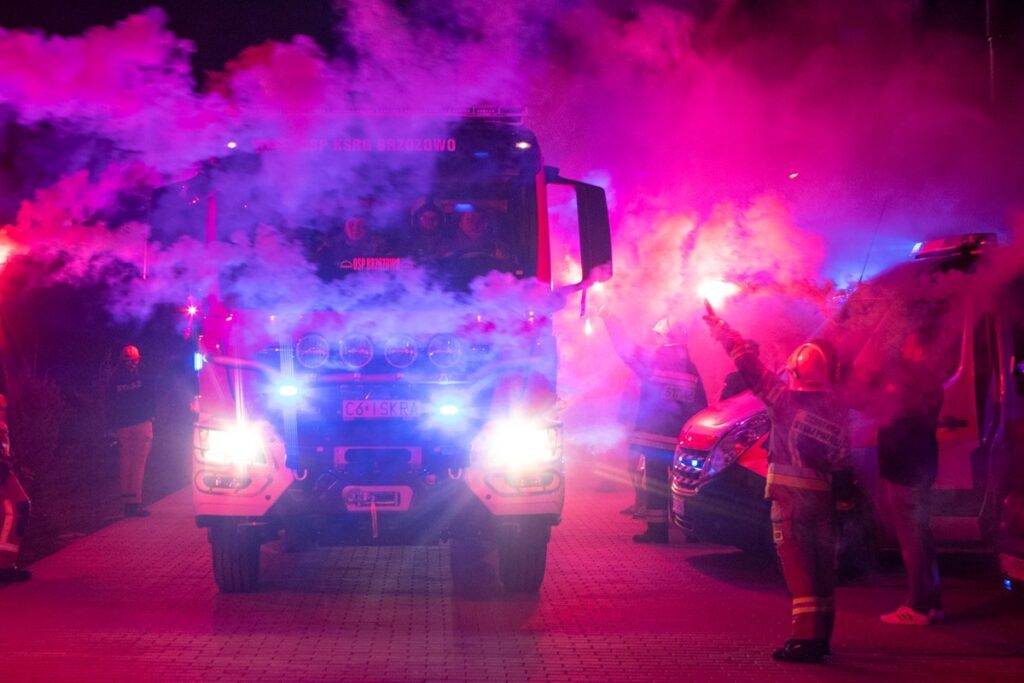 Uroczystość powitania wozu w OSP Brzozowo, fot. Mikołaj Kuras dla UMWKP