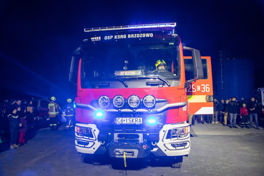 Uroczystość powitania wozu w OSP Brzozowo, fot. Mikołaj Kuras dla UMWKP