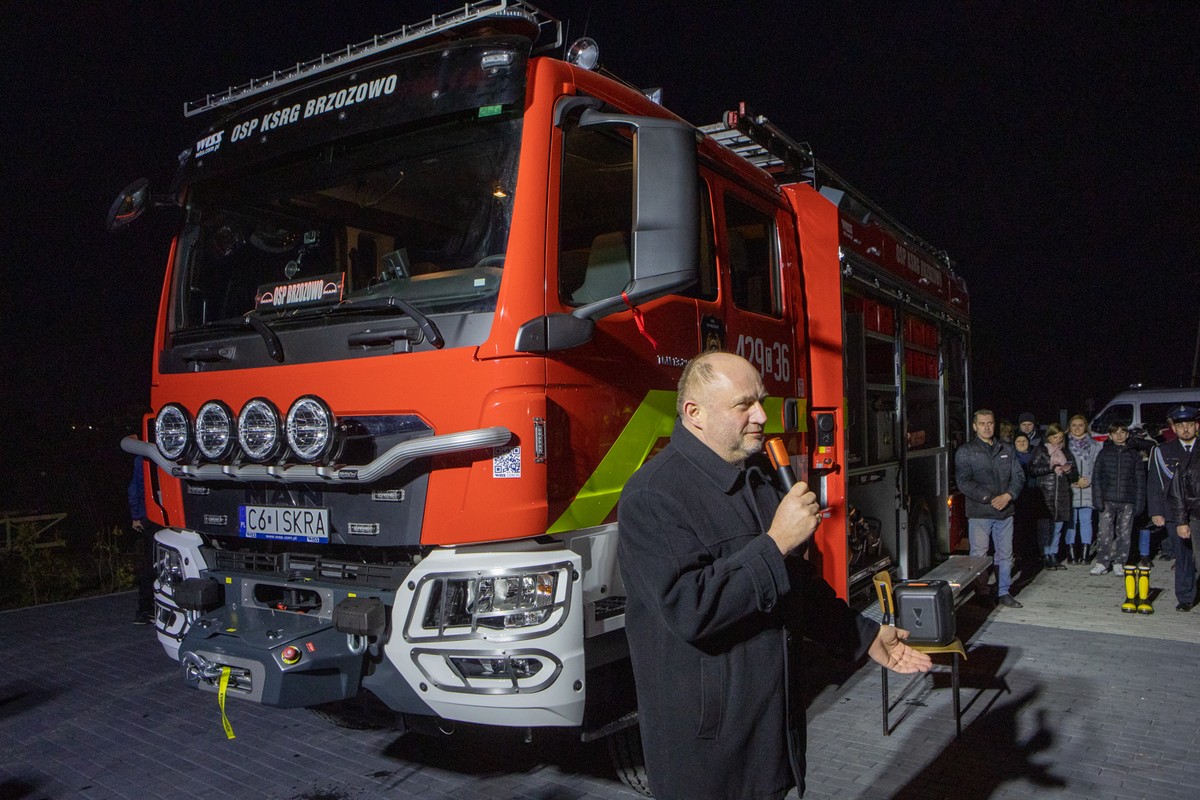 Uroczystość powitania wozu w OSP Brzozowo, fot. Mikołaj Kuras dla UMWKP