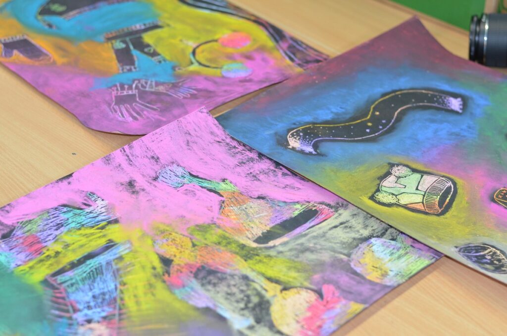 Warsztaty plastyczne w Galerii i Ośrodku Plastycznej Twórczości Dziecka w Toruniu fot. Galeria Dziecka