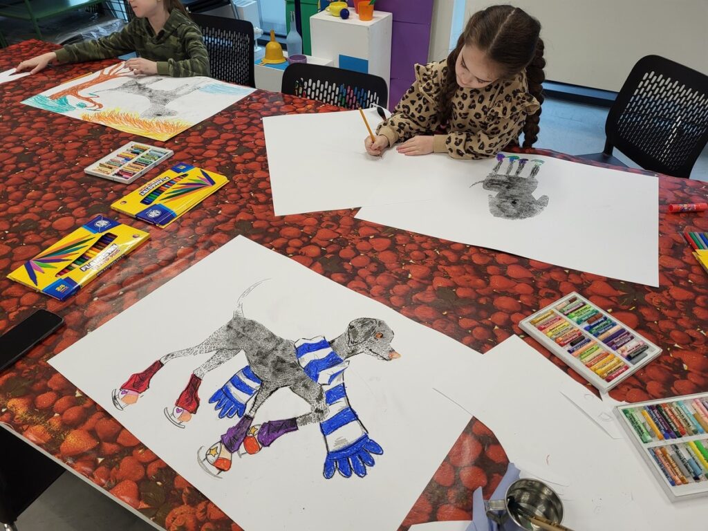 Warsztaty plastyczne w Galerii i Ośrodku Plastycznej Twórczości Dziecka w Toruniu fot. Galeria Dziecka