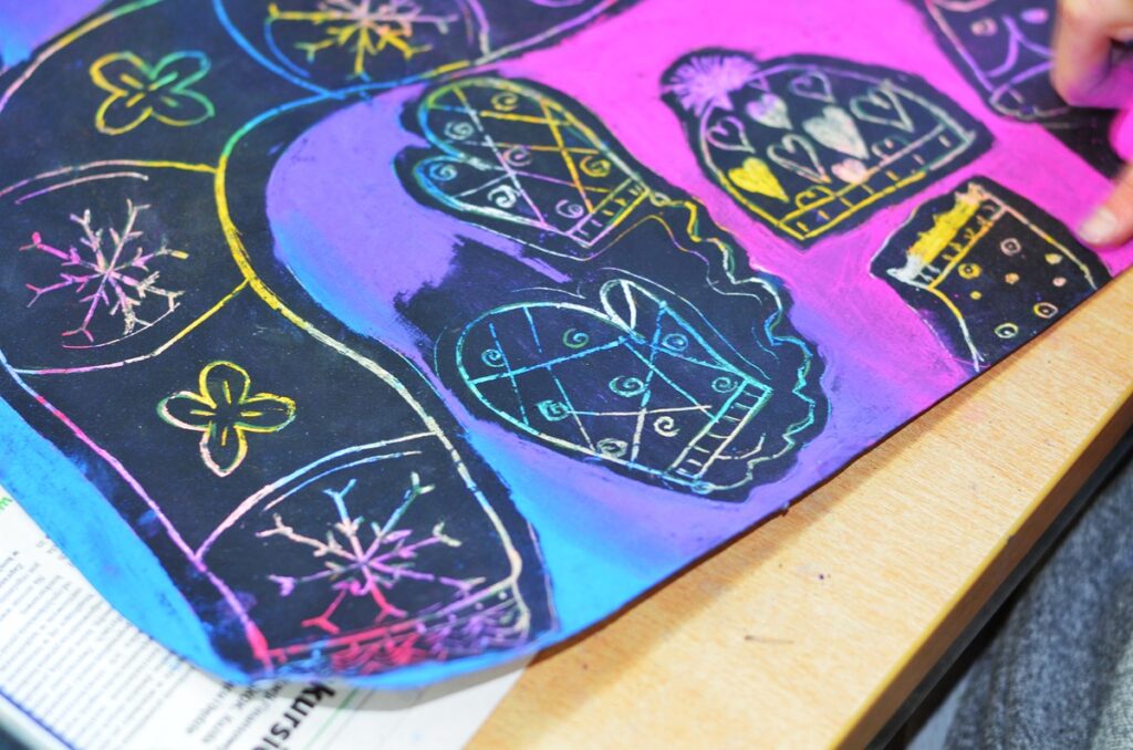 Warsztaty plastyczne w Galerii i Ośrodku Plastycznej Twórczości Dziecka w Toruniu fot. Galeria Dziecka