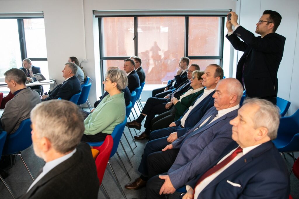 Spotkanie przewodniczącej Elżbiety Piniewskiej z przewodniczącymi rad powiatów, fot. Andrzej Goiński UMWKP