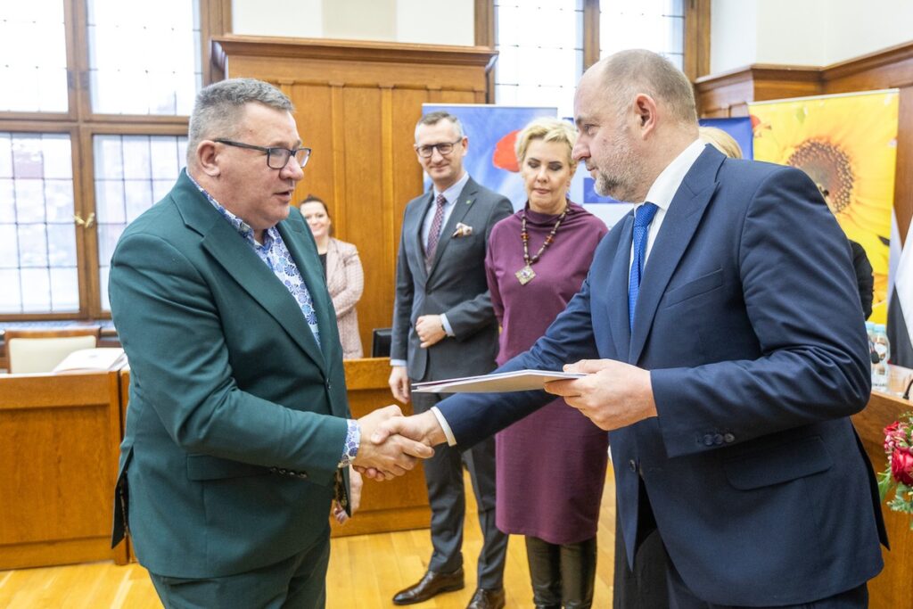 Uroczystość wręczenia umów, fot. Szymon Zdziebło/tatantoga.pl dla UMWKP