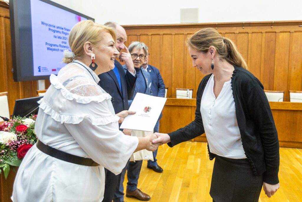 Uroczystość wręczenia umów, fot. Szymon Zdziebło/tatantoga.pl dla UMWKP