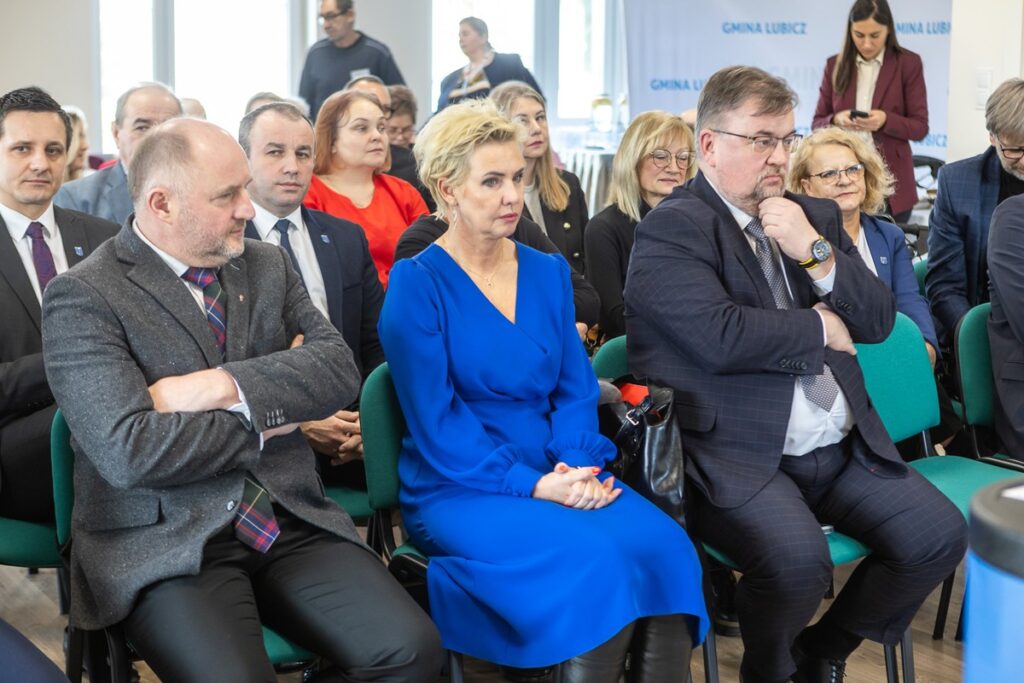 Otwarcie centrum opiekuńczo-mieszkalnego w Gronowie, fot. Szymon Zdziebło/tarantoga.pl. dla UMWKP