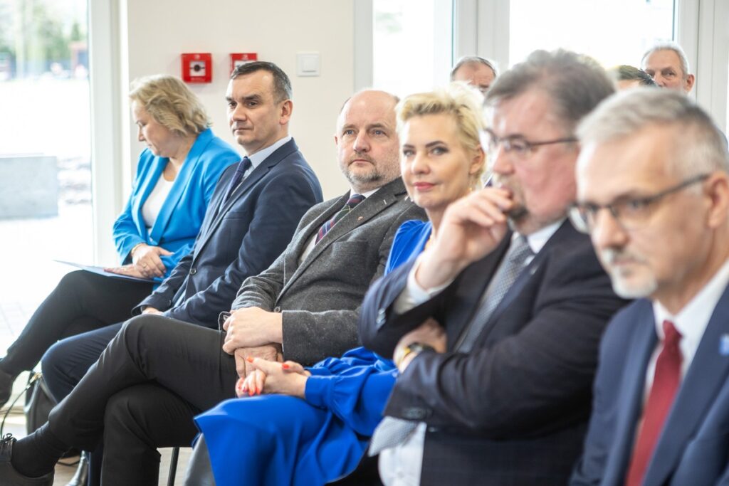 Otwarcie centrum opiekuńczo-mieszkalnego w Gronowie, fot. Szymon Zdziebło/tarantoga.pl. dla UMWKP