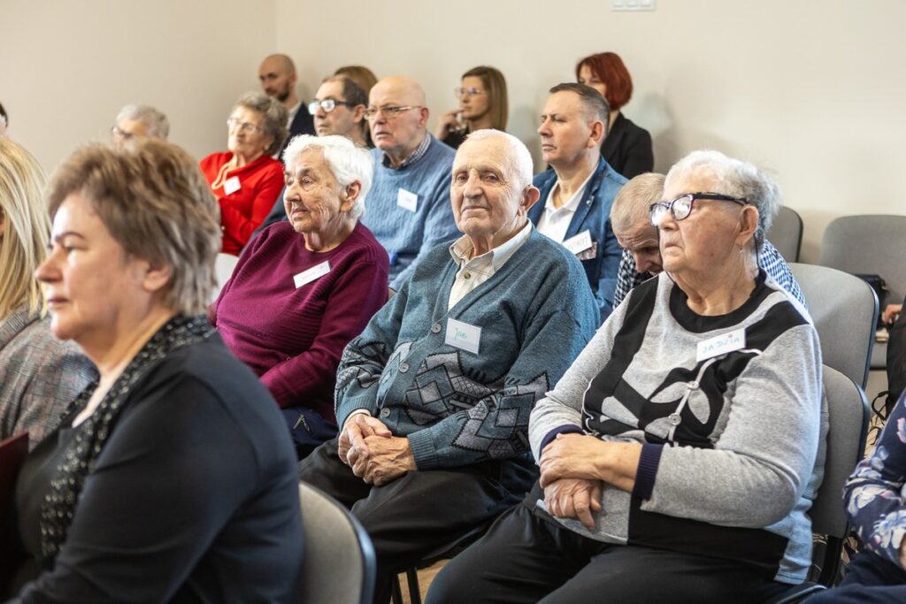 Otwarcie centrum opiekuńczo-mieszkalnego w Gronowie, fot. Szymon Zdziebło/tarantoga.pl. dla UMWKP