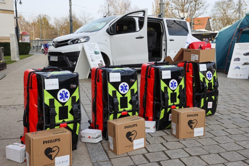 Przekazanie sprzętu harcerzom, fot. Mikołaj Kuras dla UMWKP