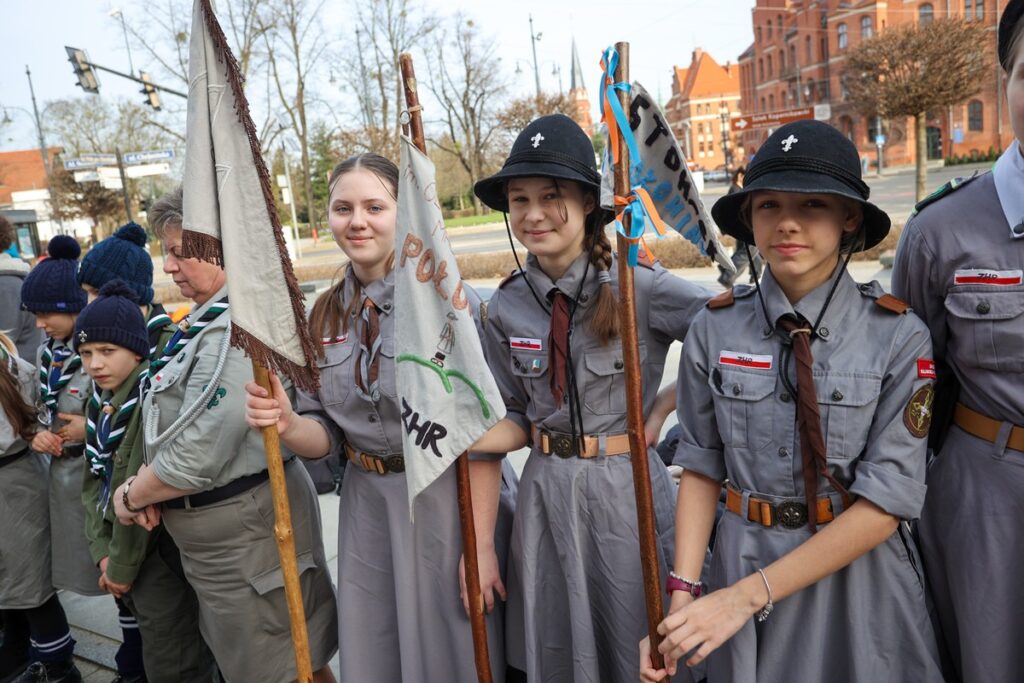 Przekazanie sprzętu harcerzom, fot. Mikołaj Kuras dla UMWKP