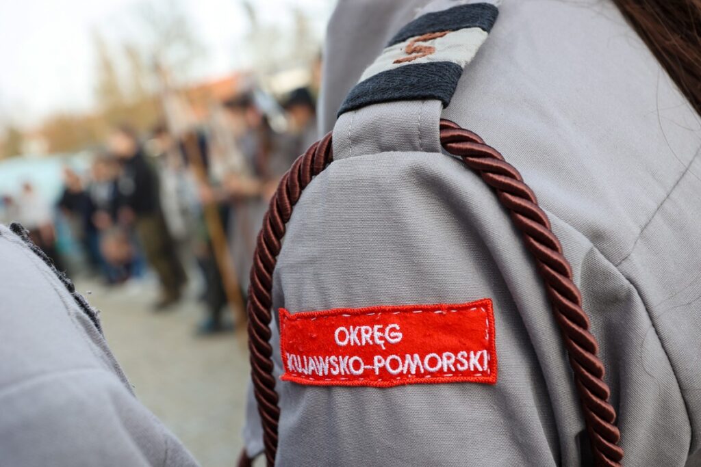 Przekazanie sprzętu harcerzom, fot. Mikołaj Kuras dla UMWKP