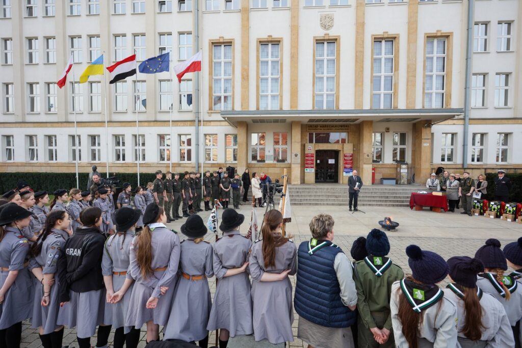 Przekazanie sprzętu harcerzom, fot. Mikołaj Kuras dla UMWKP