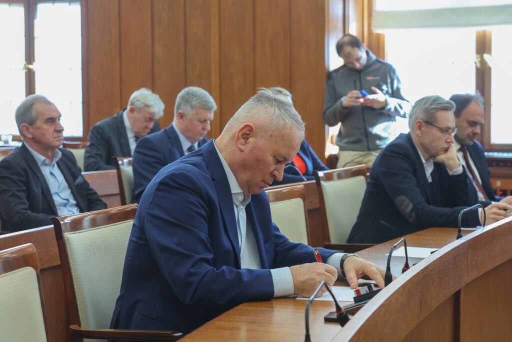 Nadzwyczajne posiedzenie sejmiku województwa poświęcone sytuacji rolnictwa, fot. Mikołaj Kuras dla UMWKP