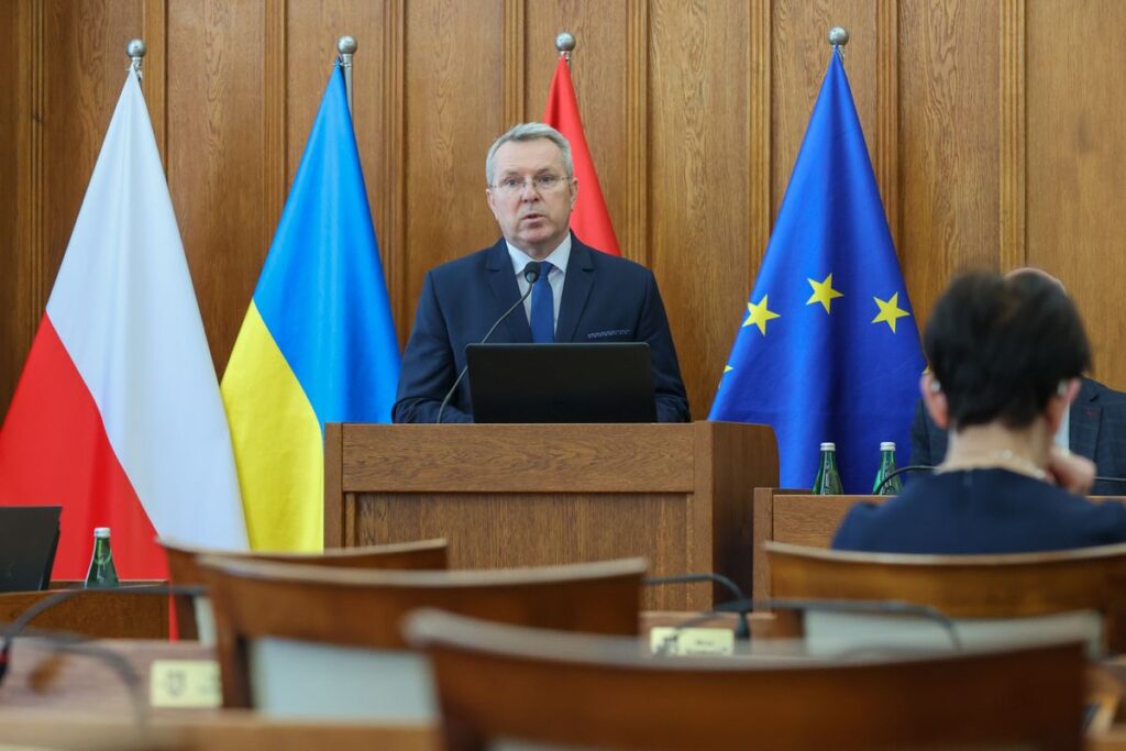 Nadzwyczajne posiedzenie sejmiku województwa poświęcone sytuacji rolnictwa, fot. Mikołaj Kuras dla UMWKP