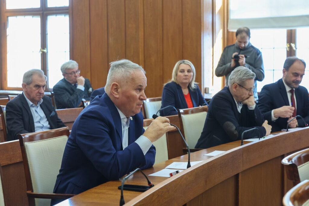 Nadzwyczajne posiedzenie sejmiku województwa poświęcone sytuacji rolnictwa, fot. Mikołaj Kuras dla UMWKP