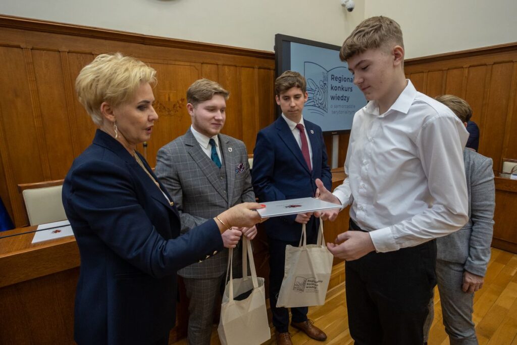 Finał Konkursu Wiedzy o Samorządzie Terytorialnym, fot. Mikołaj Kuras dla UMWKP