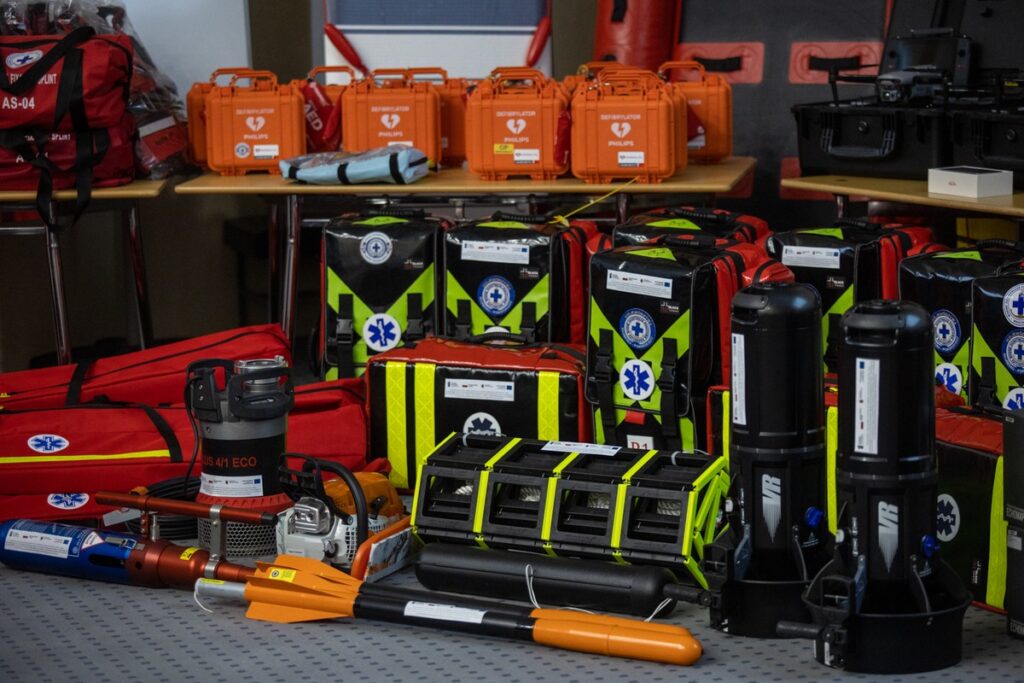 Przekazanie sprzętu dla jednostek WOPR fot. Mikołaj Kuras dla UMWKP