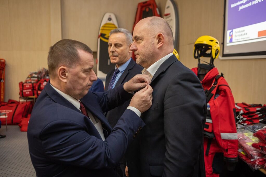 Przekazanie sprzętu dla jednostek WOPR fot. Mikołaj Kuras dla UMWKP