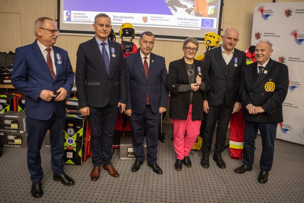 Przekazanie sprzętu dla jednostek WOPR fot. Mikołaj Kuras dla UMWKP