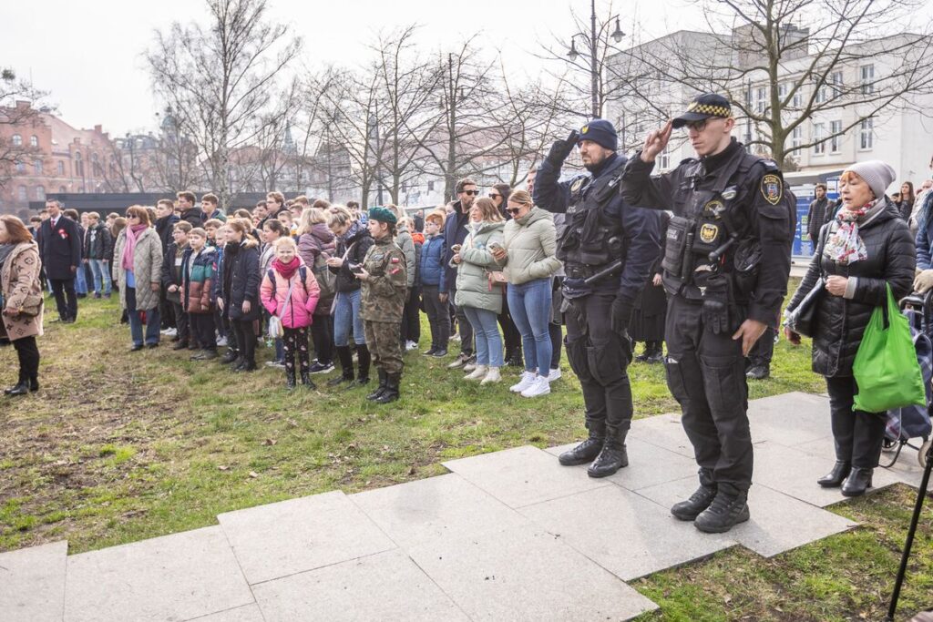 Toruńskie obchody Narodowego Dnia Pamięci Żołnierzy Wyklętych, fot. Szymon Zdziebło/tarantoga.pl dla UMWKP