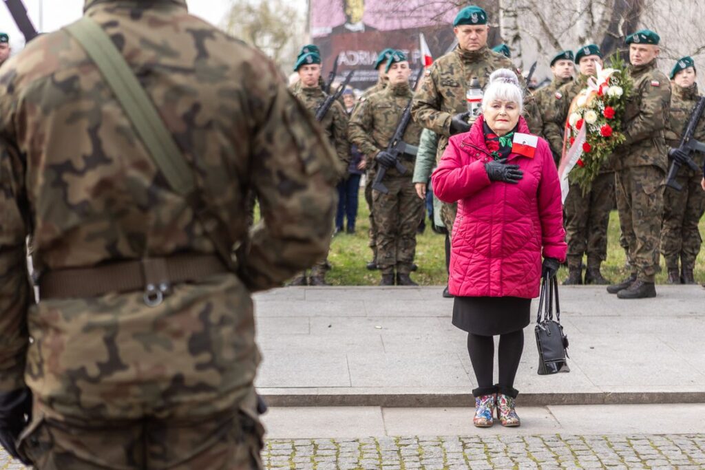 Toruńskie obchody Narodowego Dnia Pamięci Żołnierzy Wyklętych, fot. Szymon Zdziebło/tarantoga.pl dla UMWKP