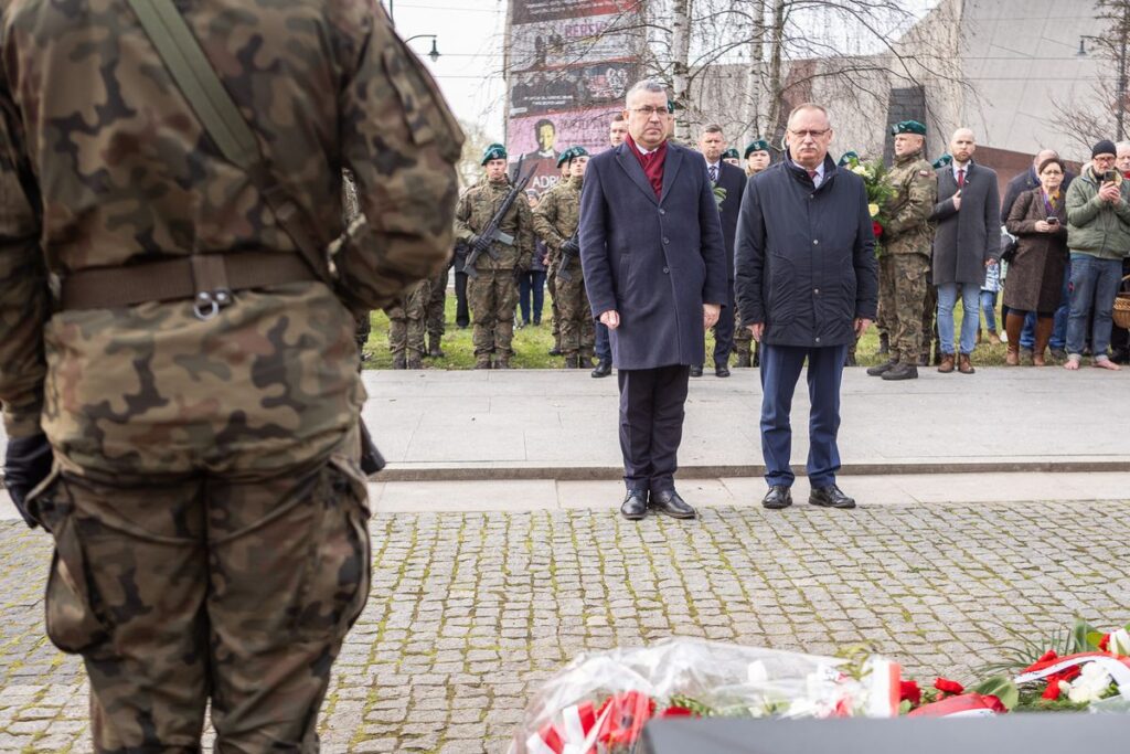Toruńskie obchody Narodowego Dnia Pamięci Żołnierzy Wyklętych, fot. Szymon Zdziebło/tarantoga.pl dla UMWKP