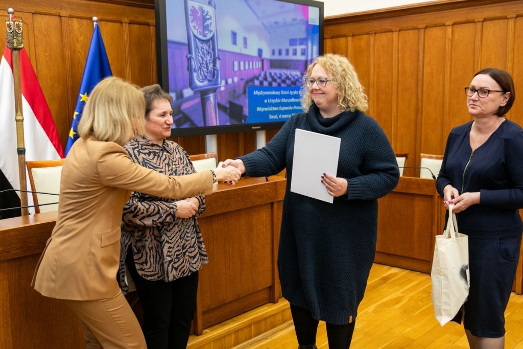 Dyktando w Urzędzie Marszałkowskim, fot. Andrzej Goiński/UMWKP