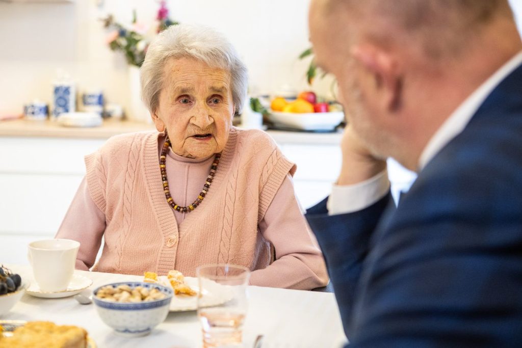 Wręczenie medalu Unitas Durat Małgorzacie Barbarze Kruszewskiej, fot. Szymon Zdziebło/tarantoga.pl dla UMWKP