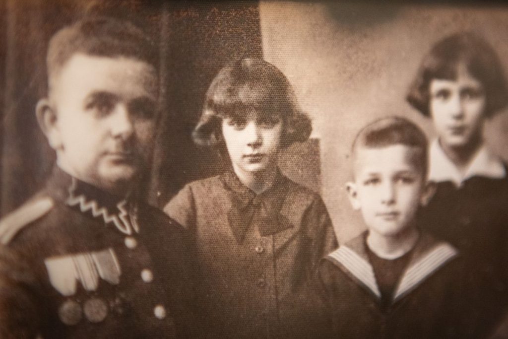 Wręczenie medalu Unitas Durat Małgorzacie Barbarze Kruszewskiej, fot. Szymon Zdziebło/tarantoga.pl dla UMWKP