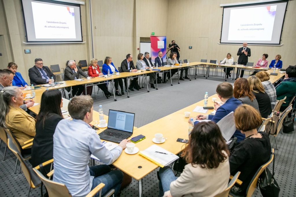 Inauguracyjne spotkanie zespołu ds. ustawy antysmogowej, fot. Andrzej Goiński dla UMWKP