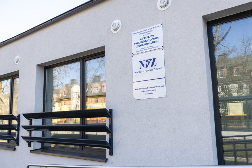 Otwarcie Całodobowego Młodzieżowego Oddziału Leczenia Uzależnień w Czerniewicach, fot. Szymon Zdziebło/tarantoga.pl dla UMWKP