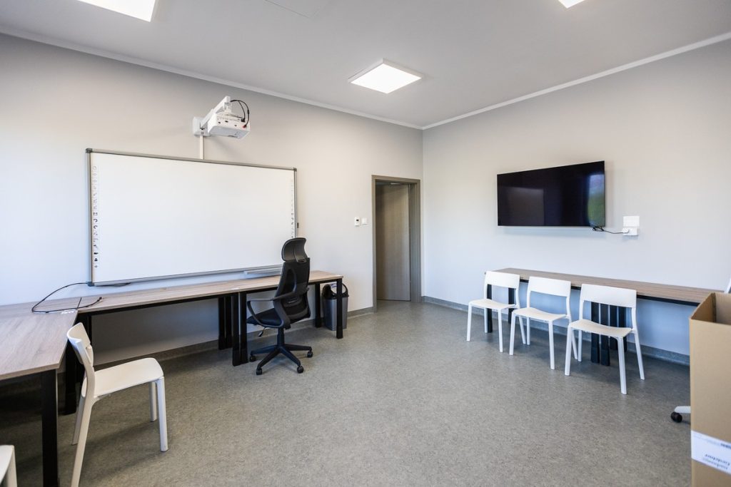 Otwarcie Całodobowego Młodzieżowego Oddziału Leczenia Uzależnień w Czerniewicach, fot. Szymon Zdziebło/tarantoga.pl dla UMWKP