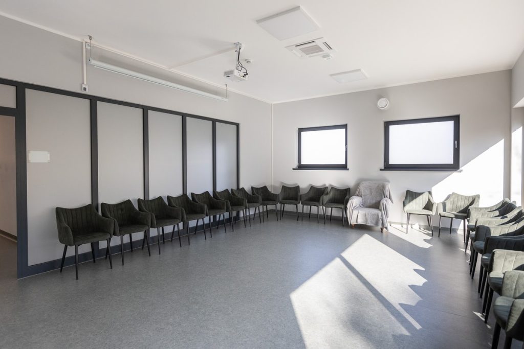 Otwarcie Całodobowego Młodzieżowego Oddziału Leczenia Uzależnień w Czerniewicach, fot. Szymon Zdziebło/tarantoga.pl dla UMWKP