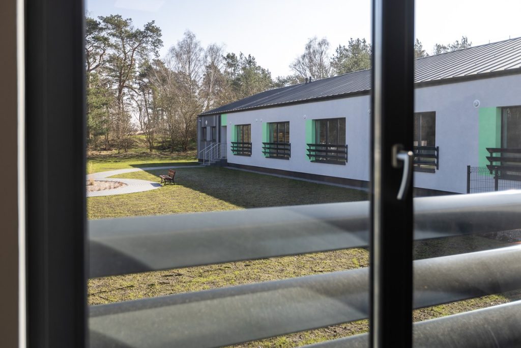 Otwarcie Całodobowego Młodzieżowego Oddziału Leczenia Uzależnień w Czerniewicach, fot. Szymon Zdziebło/tarantoga.pl dla UMWKP