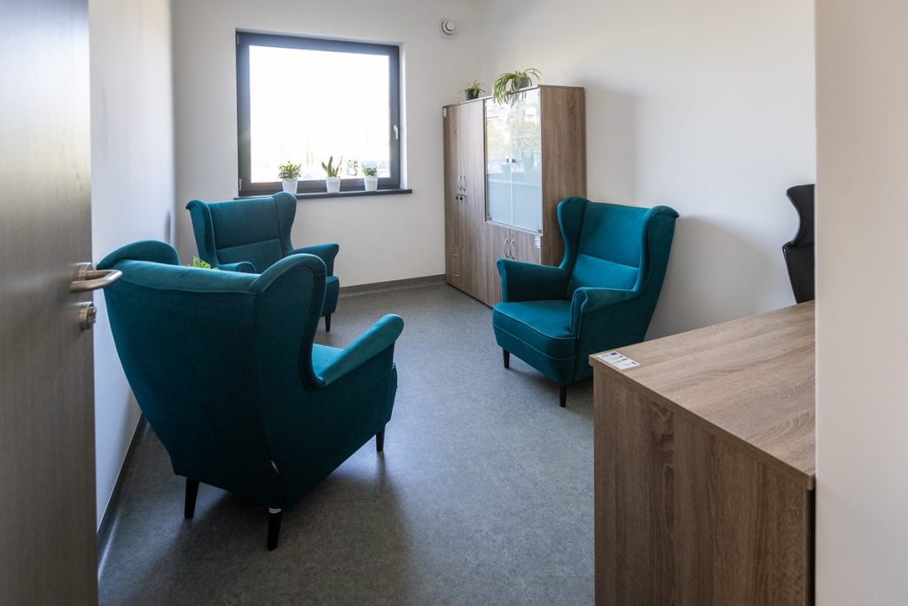 Otwarcie Całodobowego Młodzieżowego Oddziału Leczenia Uzależnień w Czerniewicach, fot. Szymon Zdziebło/tarantoga.pl dla UMWKP