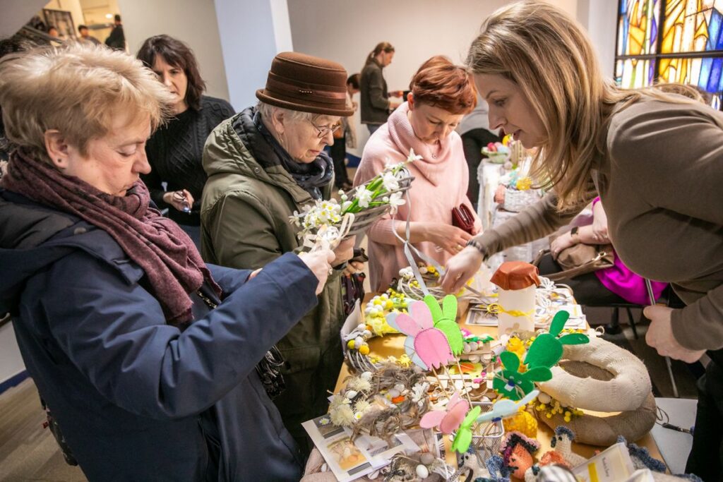 Wielkanocny kiermasz w Urzędzie Marszałkowskim, fot. Andrzej Goiński/UMWKP