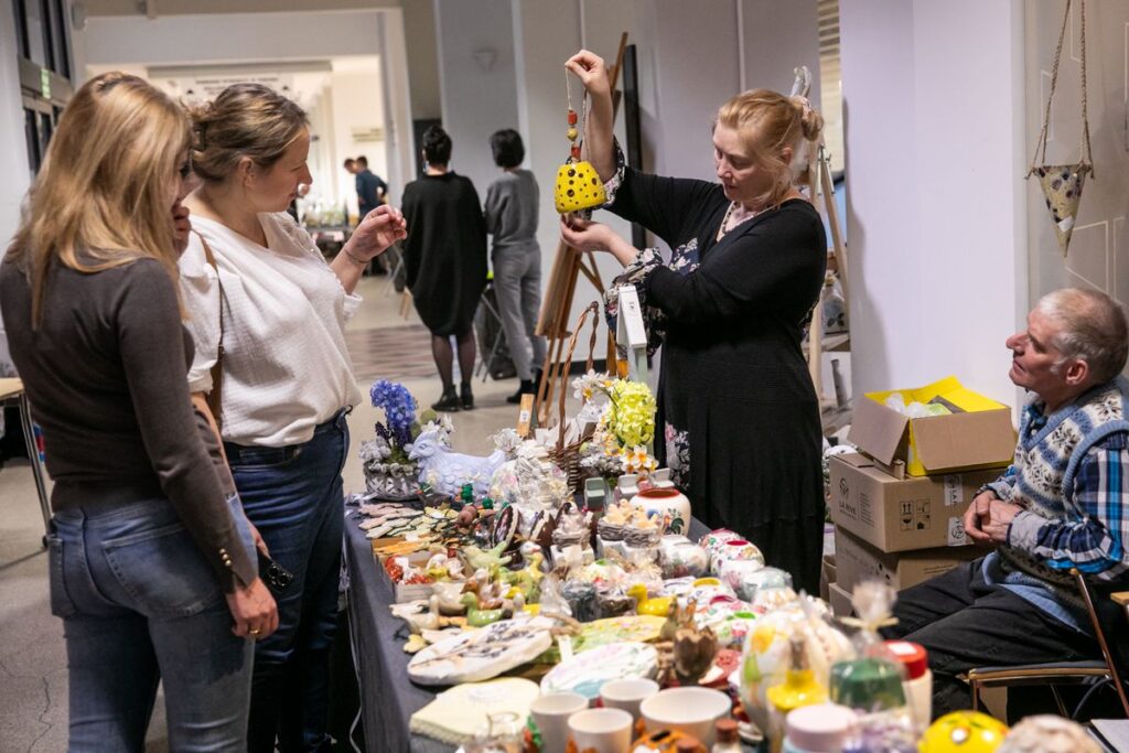 Wielkanocny kiermasz w Urzędzie Marszałkowskim, fot. Andrzej Goiński/UMWKP